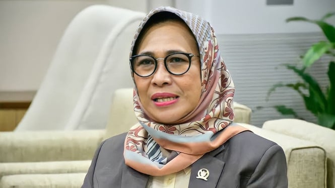 64c62b242f816-waketum-dpp-partai-golkar-hetifah-sjaifudian_665_374.jpg